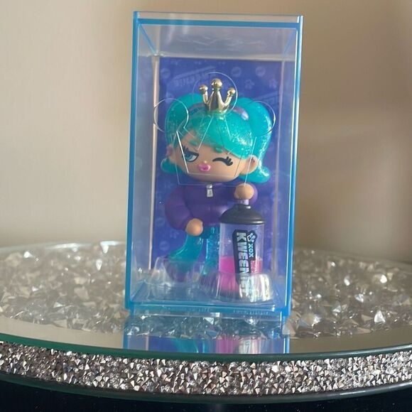 Xox kweenie fearless kweens mystery series kween of art spray can collectible - Picture 1 of 6
